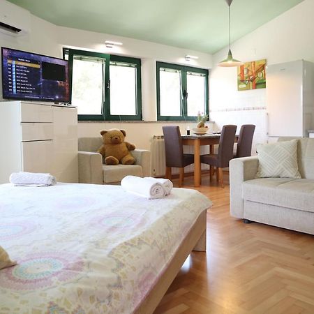 Apartment Emma Pola Esterno foto